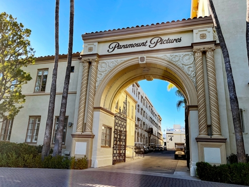 Paramount’s $31 cash bid for Warner Bros. Discovery challenges Netflix deal